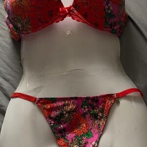 Victoria's Secret Very Sexy Push Up Red & Pink Floral Padded Bra Pigeonnant 34B
